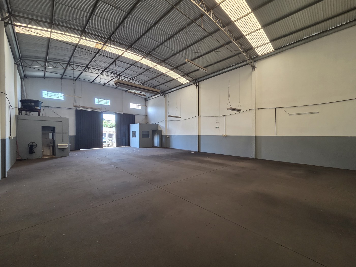 Depósito-Galpão, 240 m² - Foto 3
